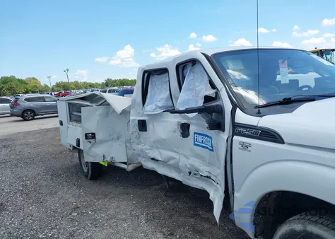 2015 Ford F-250 Xl z USA, uszkodzony, nr VIN 1FD7W2A63FEB15050